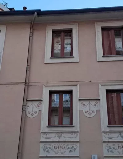 palazzina d'epoca con nuovi serramenti in pvc e vetri cattedrali